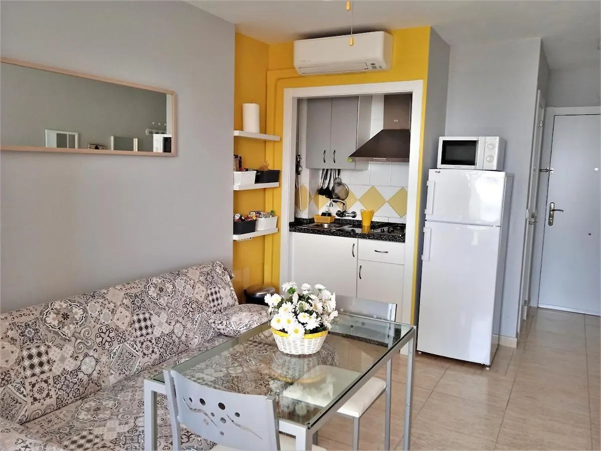 Bonito Estudio Vistas Al Mar Zona Puerto Marina Benalmádena Spanje